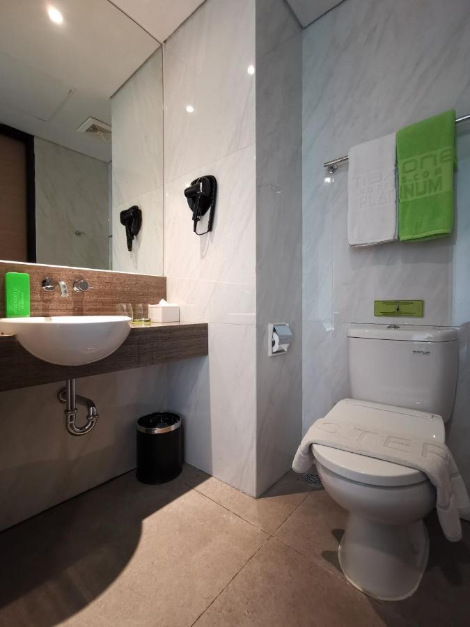 Отель Maxone Platinum Hayam Wuruk Джакарта Экстерьер фото